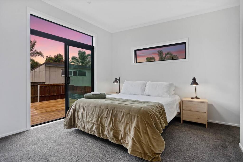Another On Leo Waihi Extérieur photo