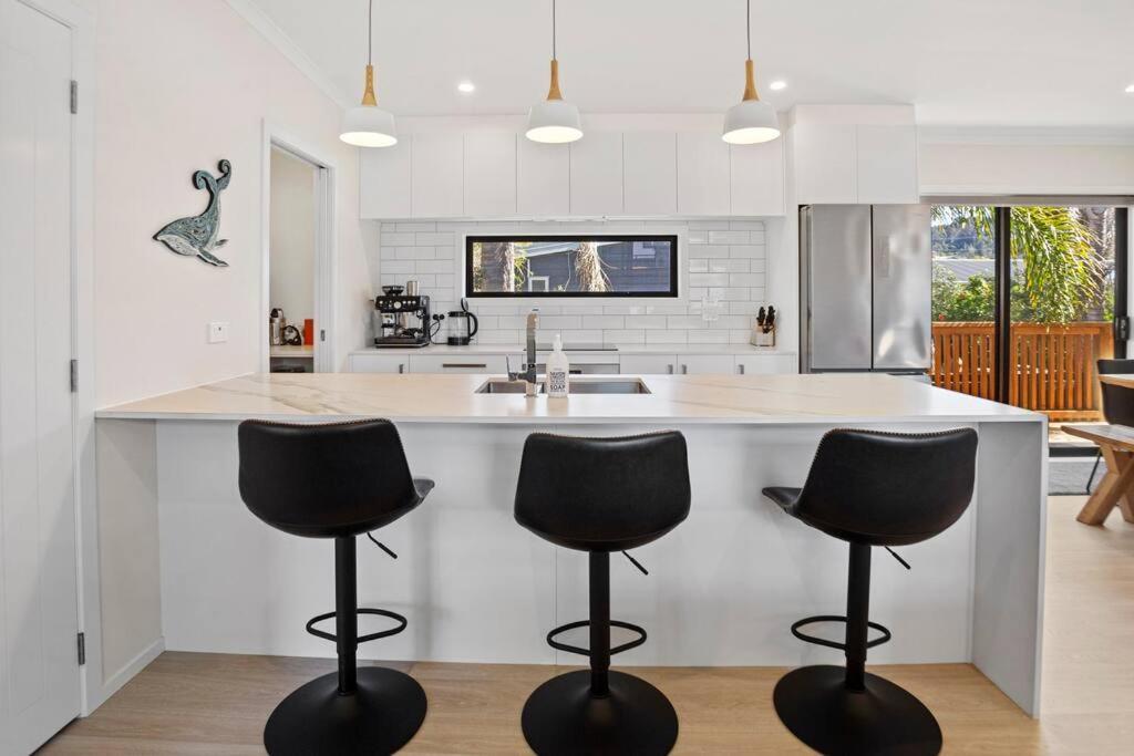Another On Leo Waihi Extérieur photo