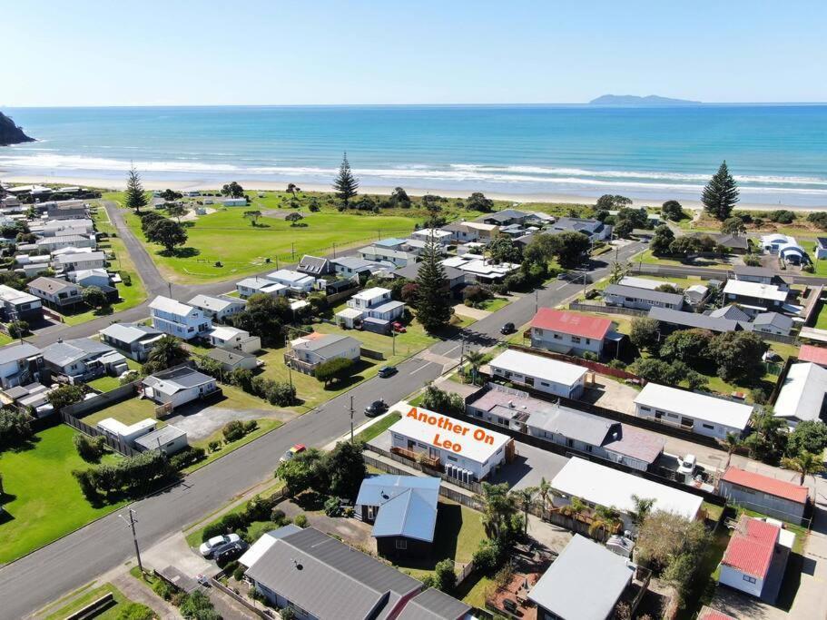 Another On Leo Waihi Extérieur photo