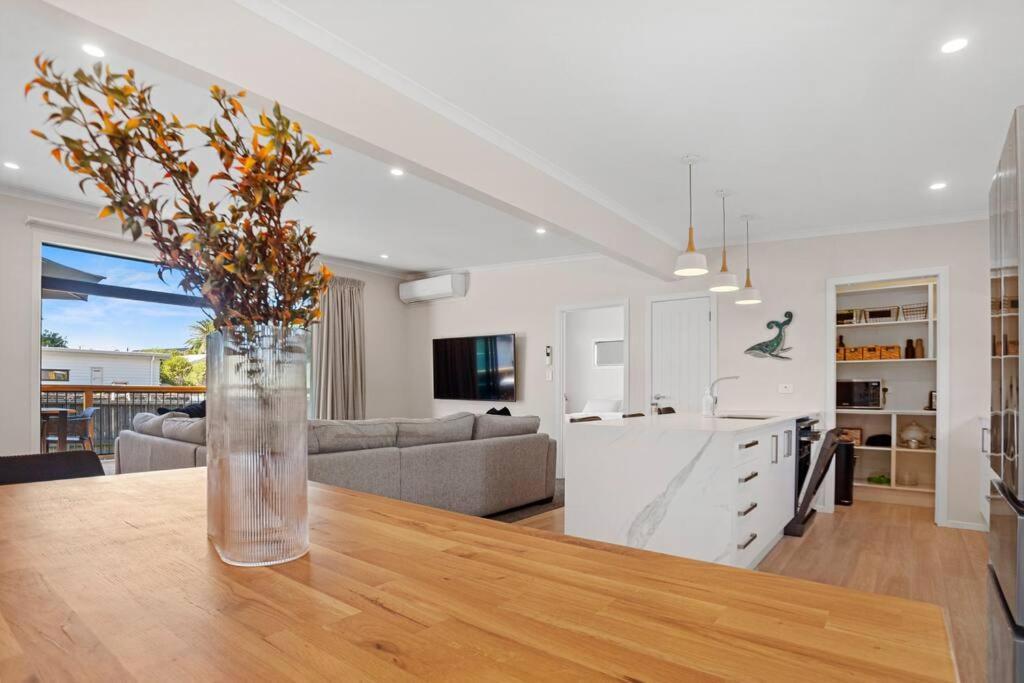 Another On Leo Waihi Extérieur photo