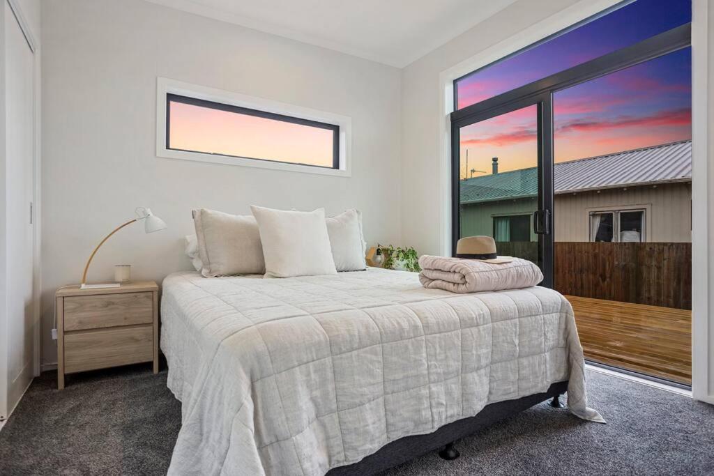 Another On Leo Waihi Extérieur photo
